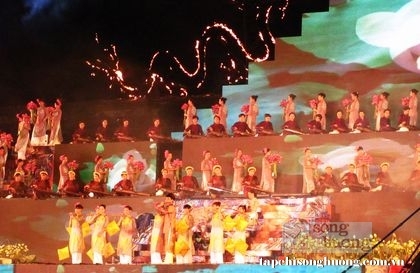 Khai mạc Festival Huế 2010: Hoành tráng, rực rỡ và sống động